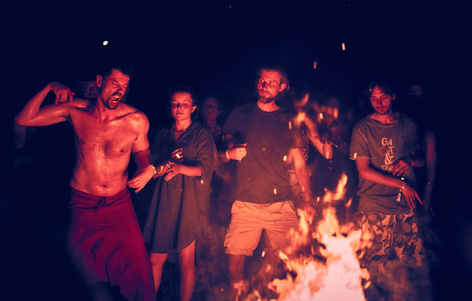 Festiwal Wibracje 3.0. Festiwal Wibracje rokrocznie przyciąga entuzjastów harmonijnego rozwoju, poszukiwaczy wiedzy i pasjonatów życia, spotykających się, by wzajemnie się inspirować i rozwijać swoje potencjały. Kilkutysięczna społeczność charakteryzująca się szczególnym poziomem świadomości rokrocznie wspólnie celebruje radosny czas pośród zieleni drzew, nad słoneczną plażą i w cieniu sosnowego lasu.