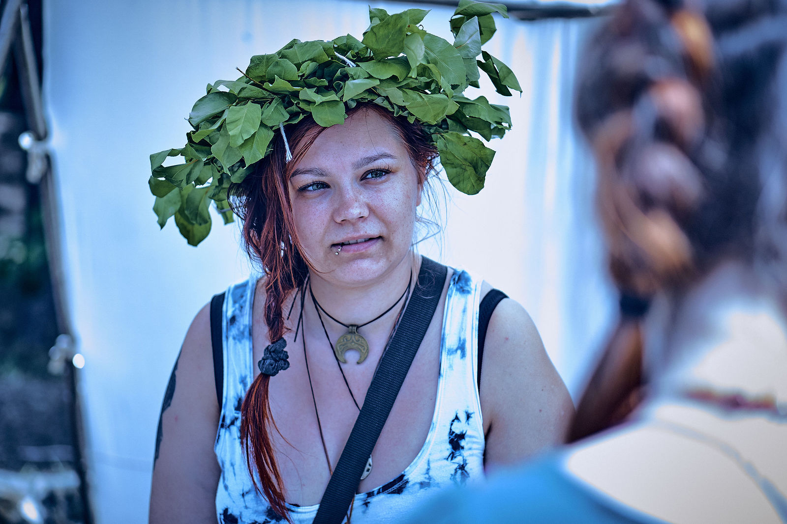 Festiwal Wibracje 3.0. Festiwal Wibracje rokrocznie przyciąga entuzjastów harmonijnego rozwoju, poszukiwaczy wiedzy i pasjonatów życia, spotykających się, by wzajemnie się inspirować i rozwijać swoje potencjały. Kilkutysięczna społeczność charakteryzująca się szczególnym poziomem świadomości rokrocznie wspólnie celebruje radosny czas pośród zieleni drzew, nad słoneczną plażą i w cieniu sosnowego lasu.