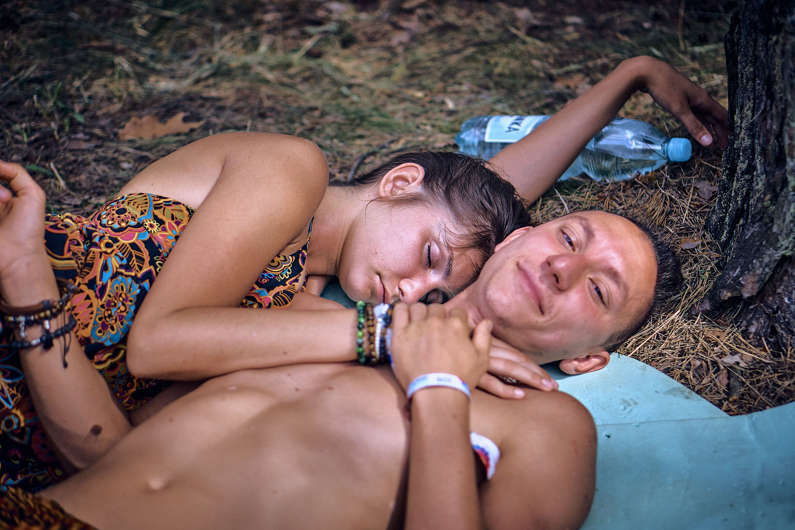 Festiwal Wibracje 3.0. Festiwal Wibracje rokrocznie przyciąga entuzjastów harmonijnego rozwoju, poszukiwaczy wiedzy i pasjonatów życia, spotykających się, by wzajemnie się inspirować i rozwijać swoje potencjały. Kilkutysięczna społeczność charakteryzująca się szczególnym poziomem świadomości rokrocznie wspólnie celebruje radosny czas pośród zieleni drzew, nad słoneczną plażą i w cieniu sosnowego lasu.