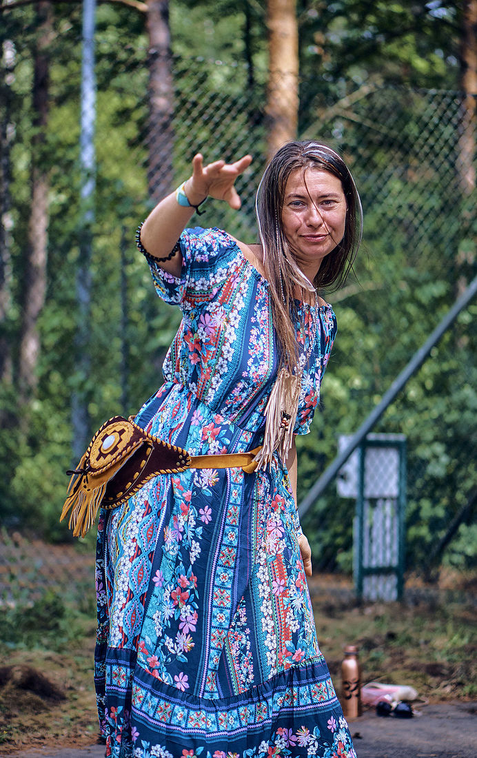 Festiwal Wibracje 3.0. Festiwal Wibracje rokrocznie przyciąga entuzjastów harmonijnego rozwoju, poszukiwaczy wiedzy i pasjonatów życia, spotykających się, by wzajemnie się inspirować i rozwijać swoje potencjały. Kilkutysięczna społeczność charakteryzująca się szczególnym poziomem świadomości rokrocznie wspólnie celebruje radosny czas pośród zieleni drzew, nad słoneczną plażą i w cieniu sosnowego lasu.