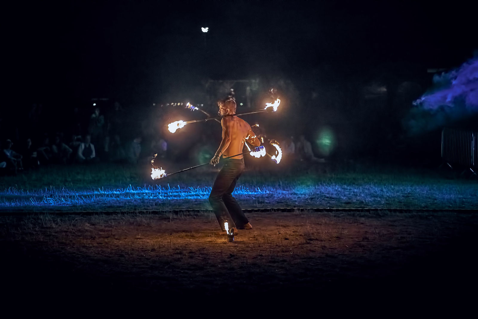 Festiwal Wibracje 3.0. Festiwal Wibracje rokrocznie przyciąga entuzjastów harmonijnego rozwoju, poszukiwaczy wiedzy i pasjonatów życia, spotykających się, by wzajemnie się inspirować i rozwijać swoje potencjały. Kilkutysięczna społeczność charakteryzująca się szczególnym poziomem świadomości rokrocznie wspólnie celebruje radosny czas pośród zieleni drzew, nad słoneczną plażą i w cieniu sosnowego lasu.