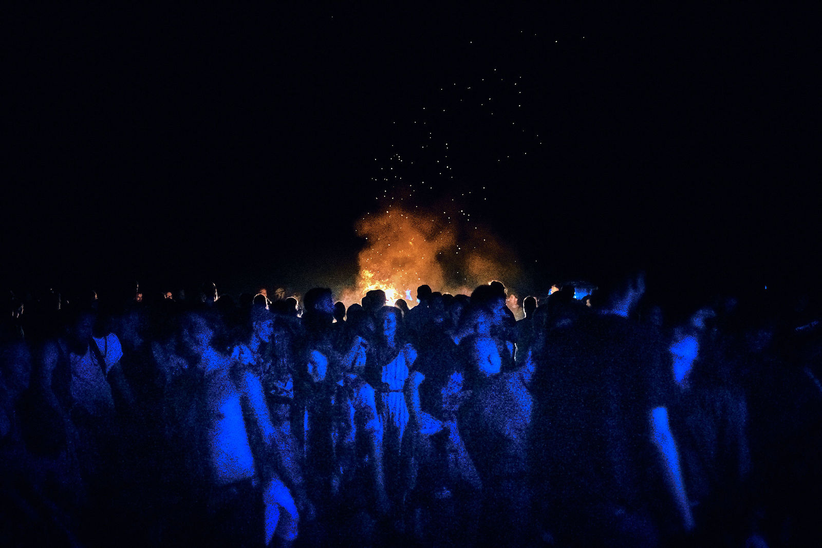 Festiwal Wibracje 3.0. Festiwal Wibracje rokrocznie przyciąga entuzjastów harmonijnego rozwoju, poszukiwaczy wiedzy i pasjonatów życia, spotykających się, by wzajemnie się inspirować i rozwijać swoje potencjały. Kilkutysięczna społeczność charakteryzująca się szczególnym poziomem świadomości rokrocznie wspólnie celebruje radosny czas pośród zieleni drzew, nad słoneczną plażą i w cieniu sosnowego lasu.