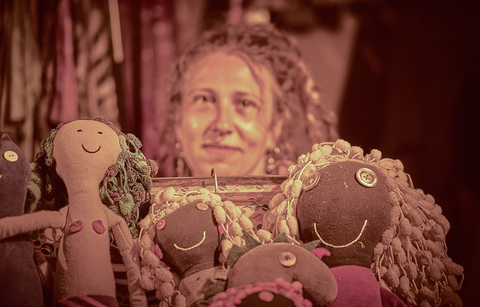 Festiwal Wibracje 3.0. Festiwal Wibracje rokrocznie przyciąga entuzjastów harmonijnego rozwoju, poszukiwaczy wiedzy i pasjonatów życia, spotykających się, by wzajemnie się inspirować i rozwijać swoje potencjały. Kilkutysięczna społeczność charakteryzująca się szczególnym poziomem świadomości rokrocznie wspólnie celebruje radosny czas pośród zieleni drzew, nad słoneczną plażą i w cieniu sosnowego lasu.