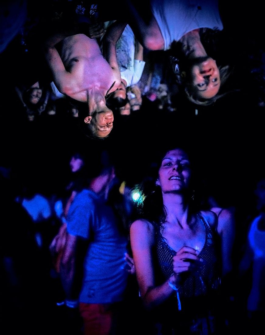 Festiwal Wibracje 3.0. Festiwal Wibracje rokrocznie przyciąga entuzjastów harmonijnego rozwoju, poszukiwaczy wiedzy i pasjonatów życia, spotykających się, by wzajemnie się inspirować i rozwijać swoje potencjały. Kilkutysięczna społeczność charakteryzująca się szczególnym poziomem świadomości rokrocznie wspólnie celebruje radosny czas pośród zieleni drzew, nad słoneczną plażą i w cieniu sosnowego lasu.