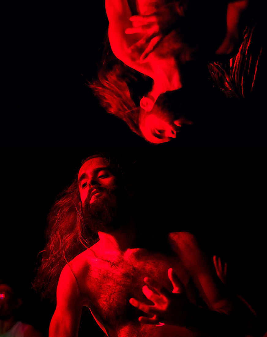 Festiwal Wibracje 3.0. Festiwal Wibracje rokrocznie przyciąga entuzjastów harmonijnego rozwoju, poszukiwaczy wiedzy i pasjonatów życia, spotykających się, by wzajemnie się inspirować i rozwijać swoje potencjały. Kilkutysięczna społeczność charakteryzująca się szczególnym poziomem świadomości rokrocznie wspólnie celebruje radosny czas pośród zieleni drzew, nad słoneczną plażą i w cieniu sosnowego lasu.